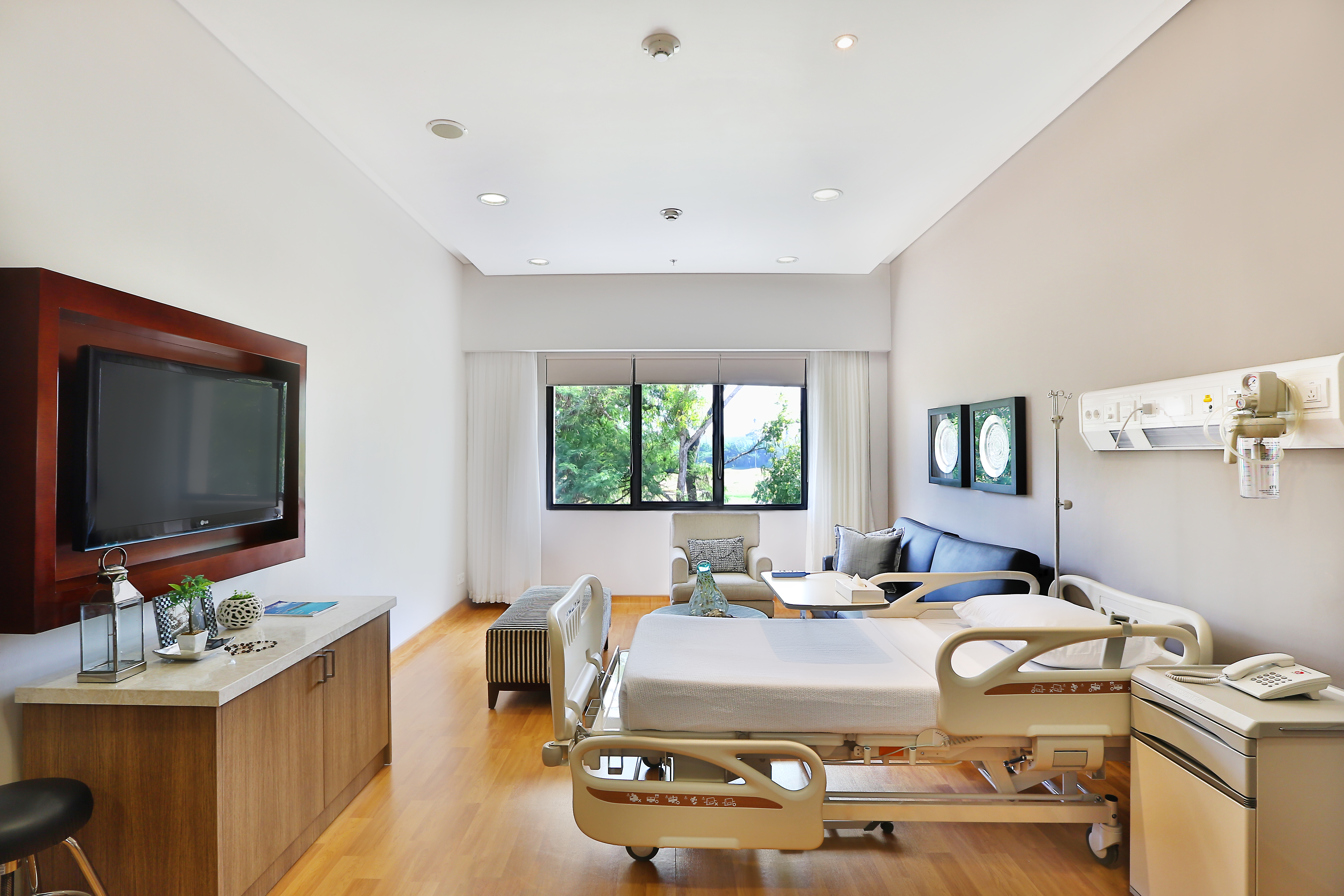 A patient recovery room from BIMC CosMedic Bali